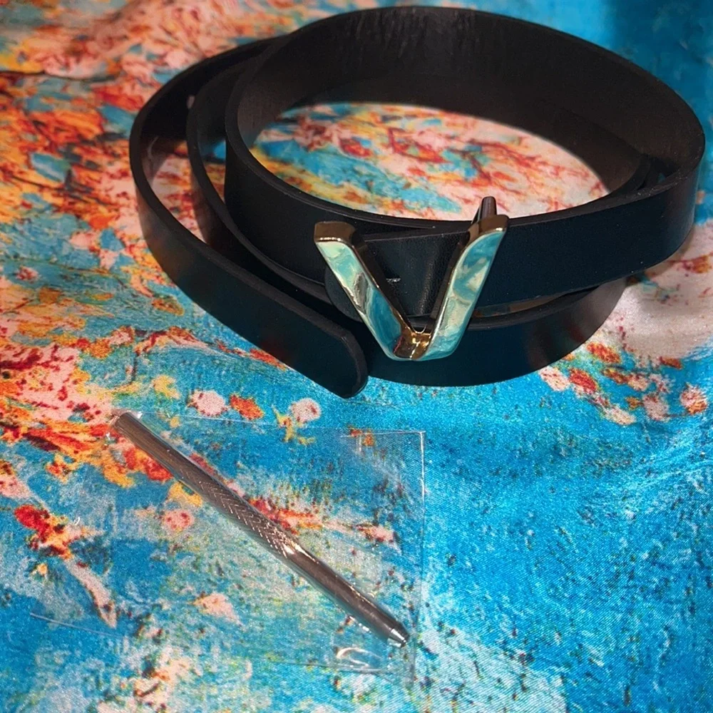 Last One! “V” Designer Inspired Black & Gold Belt OS - Picture 8 of 8